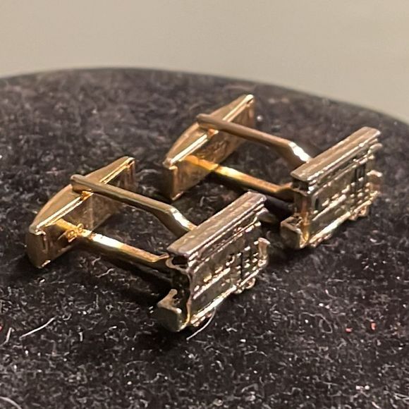 Vintage MCM 1952 mixed metal 3D gold tone whale back trolley car cuff links - Picture 10 of 15